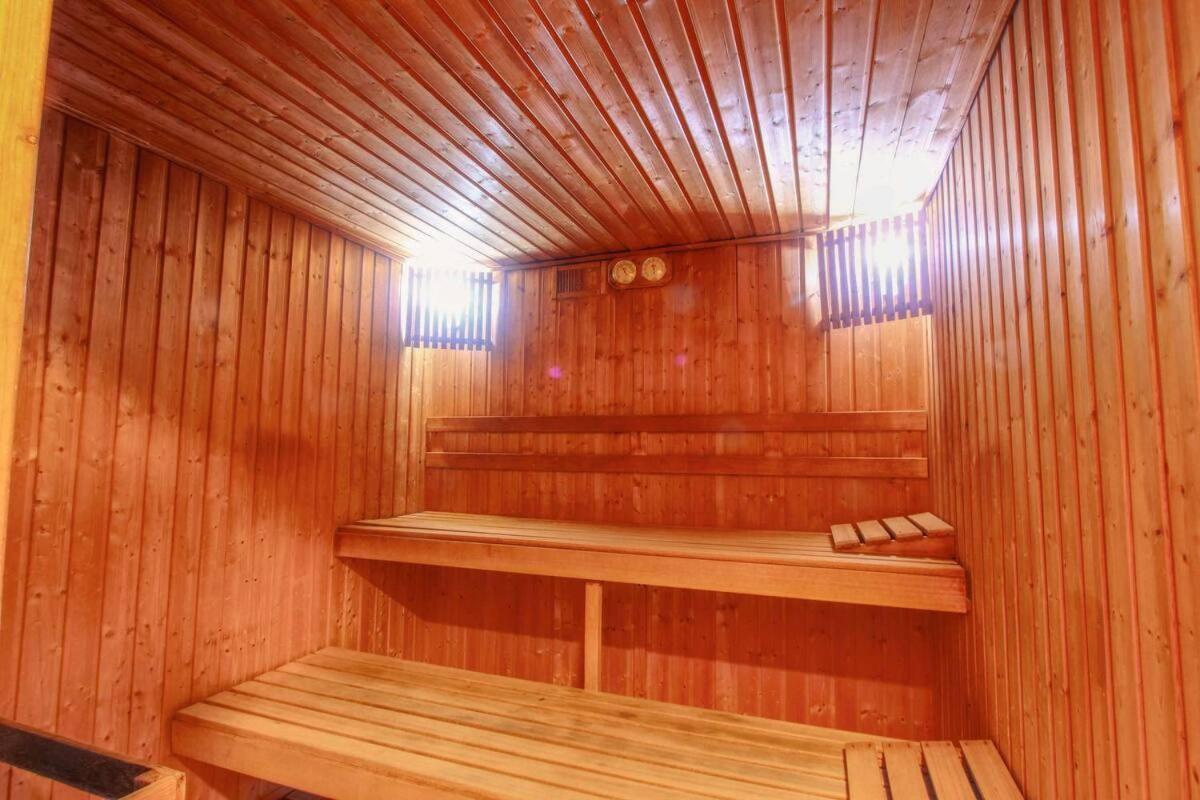 Spacious With 3 Pools & Gym Apartament