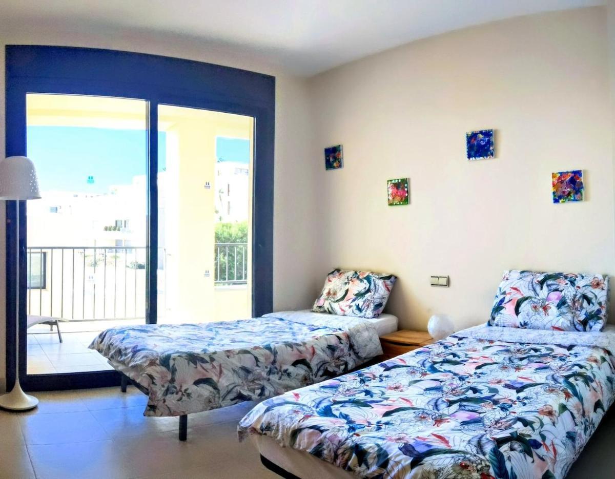 Spacious With 3 Pools & Gym Apartament