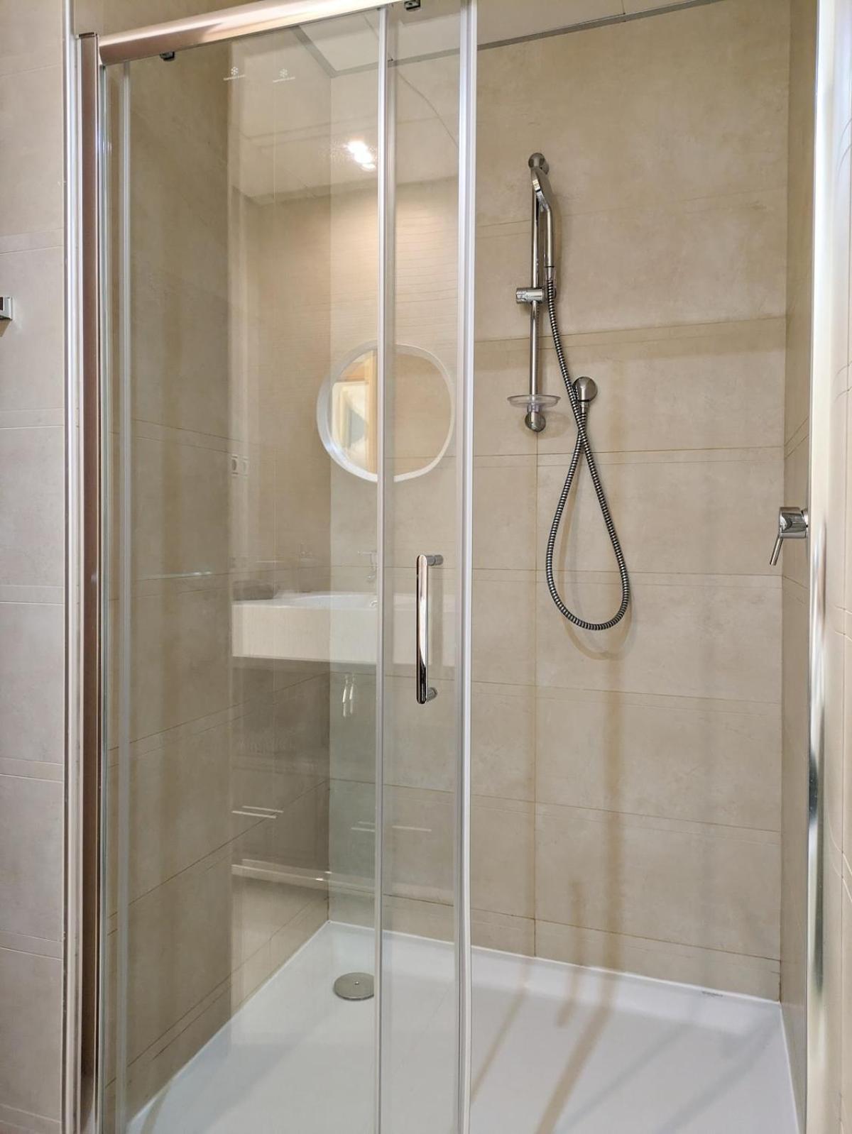 Spacious With 3 Pools & Gym Apartament